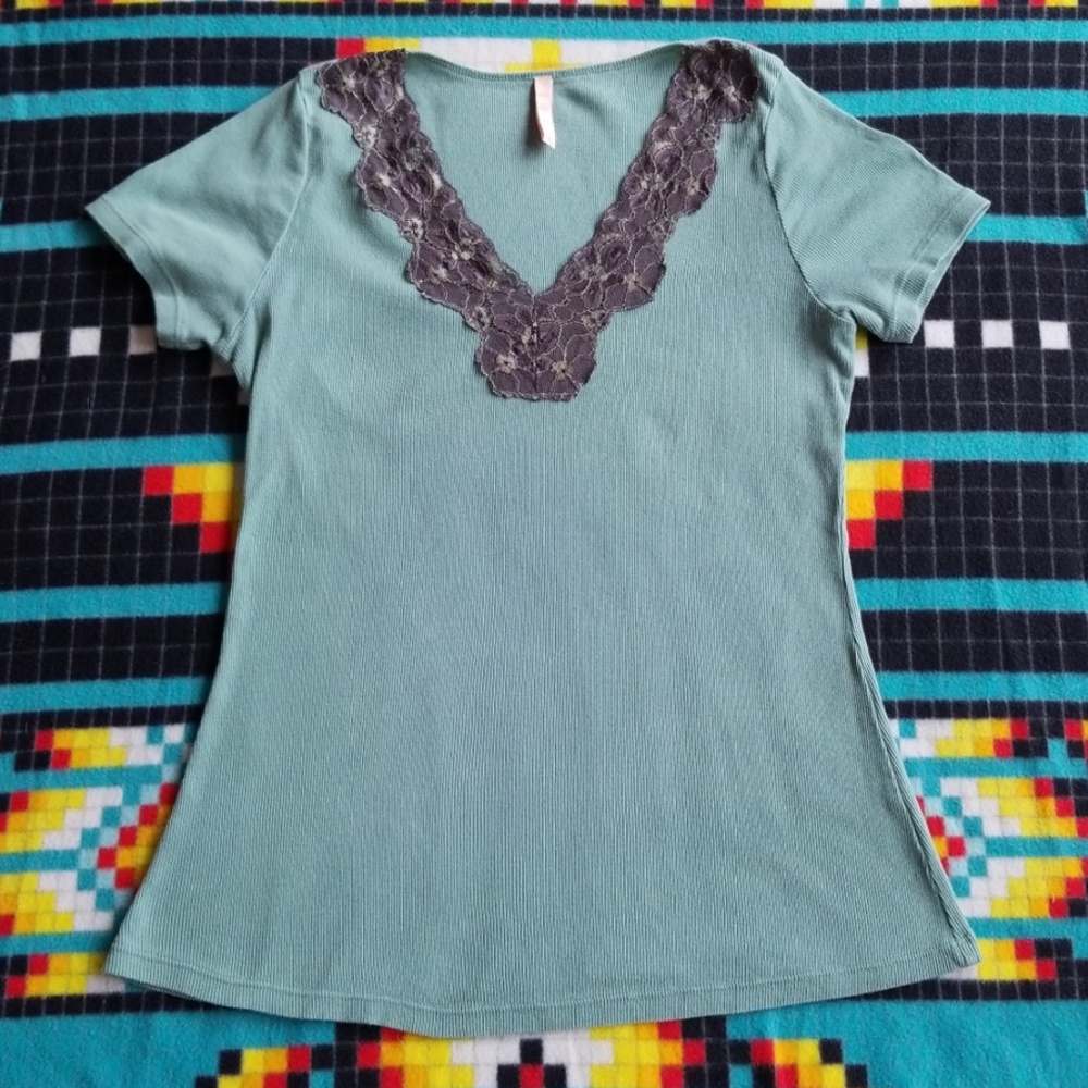 ME & KO Stretchy Tshirt w/Lace V-neck Juniors XL